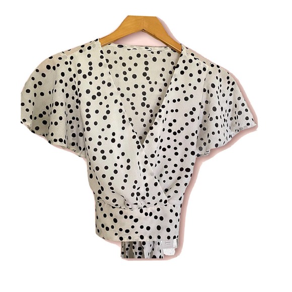 Black White Polka Dot Crop top Tie Back V Neck Medium Flutter Sleeve. NWT - Picture 2 of 9